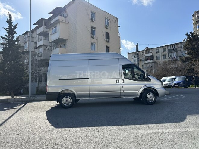 Ford Transit-5