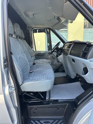 Ford Transit-17