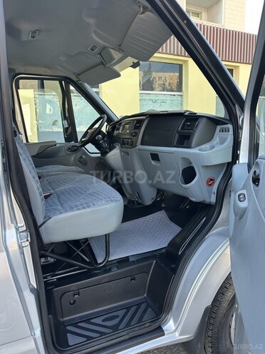 Ford Transit-16