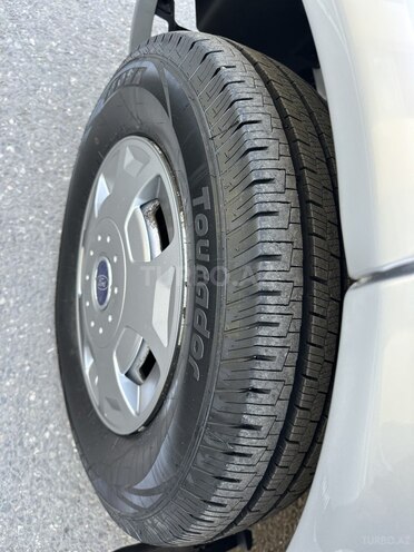 Ford Transit-25