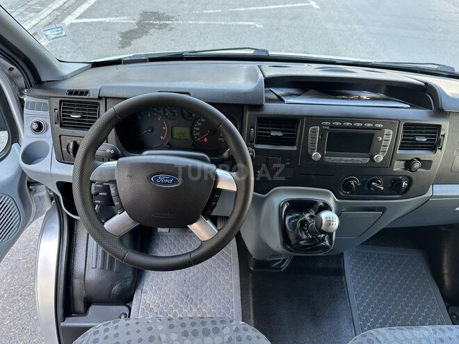 Ford Transit-28