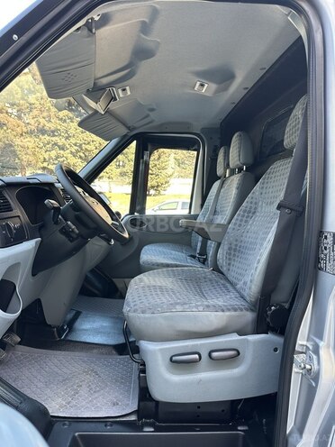 Ford Transit-27