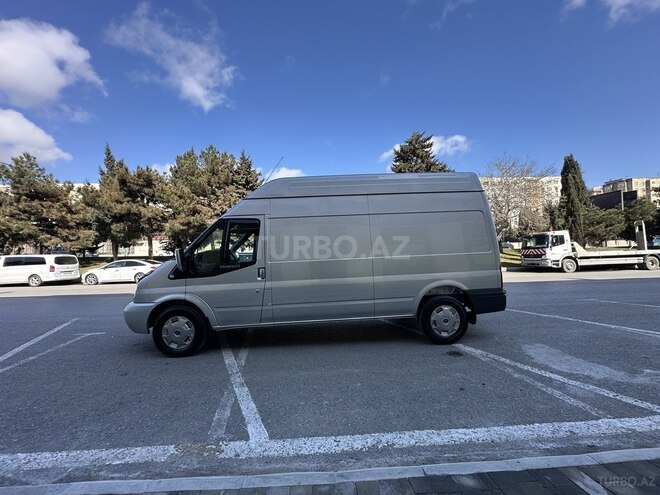 Ford Transit-19