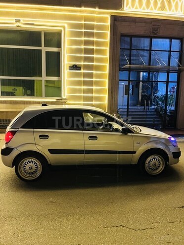 Kia Rio-5