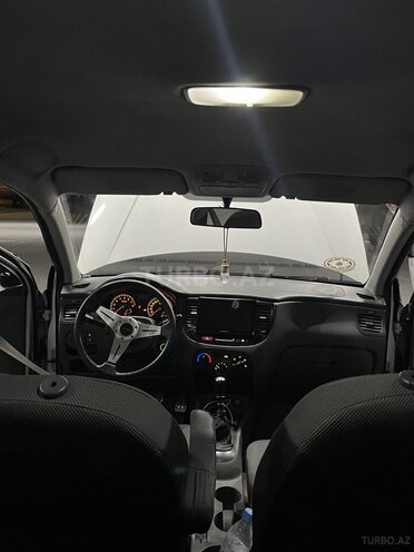 Kia Rio-10