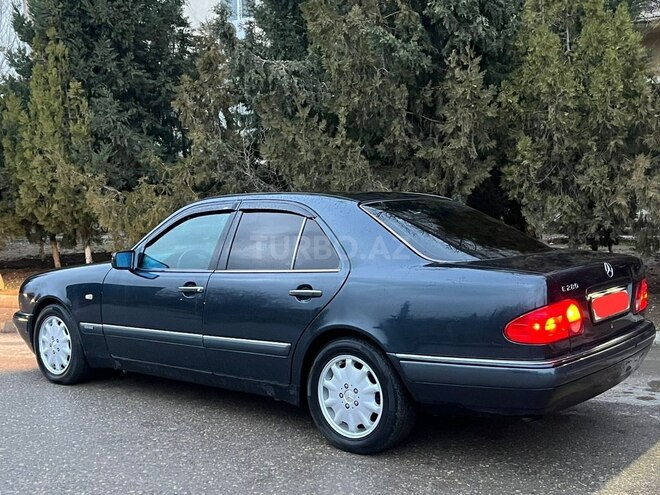 Mercedes E 240 1999, 286,100 km - 2.4 l - Sumqayıt