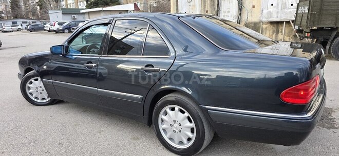 Mercedes E 240 1999, 286,100 km - 2.4 l - Sumqayıt