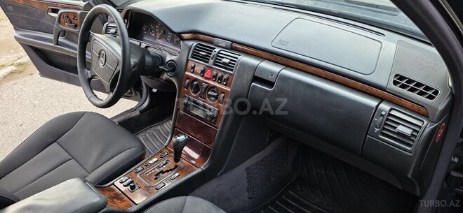 Mercedes E 240 1999, 286,100 km - 2.4 l - Sumqayıt