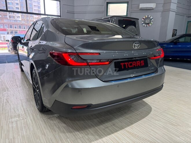 Toyota Camry-5
