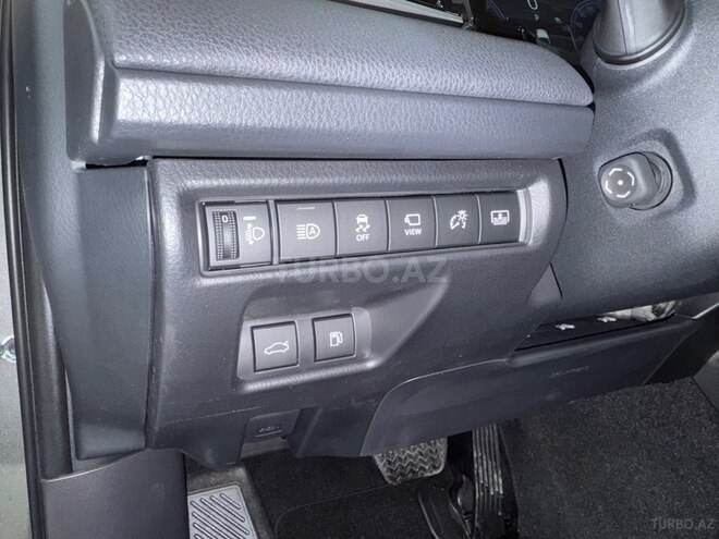 Toyota Camry-12