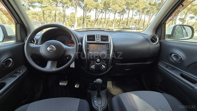 Nissan March-2