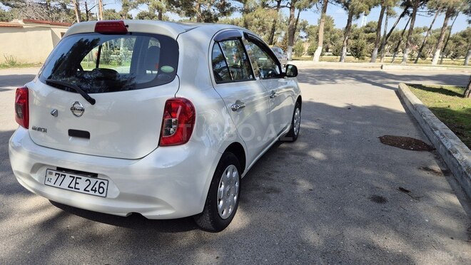 Nissan March-9