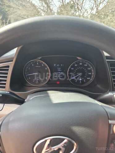 Hyundai Elantra-4