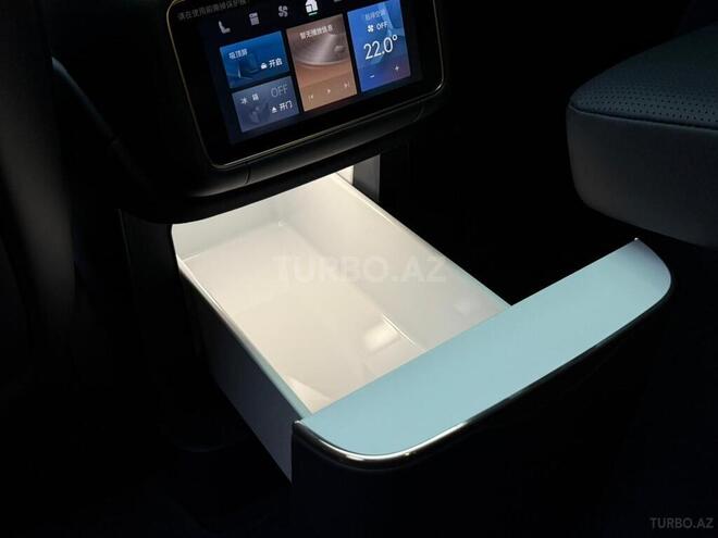 Lynk & Co 900-15