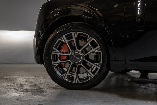 Lynk & Co 900-9
