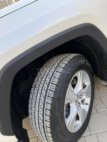 Toyota RAV4-10