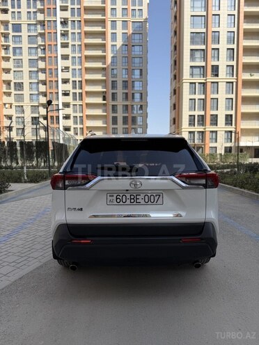 Toyota RAV4-5