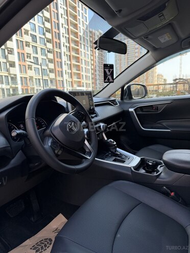 Toyota RAV4-9