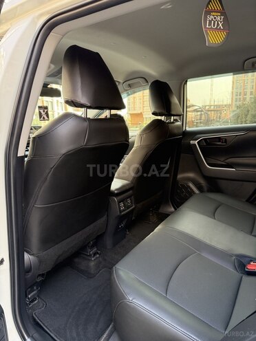 Toyota RAV4-8