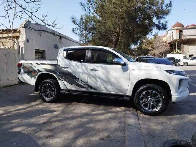 Mitsubishi L200-4