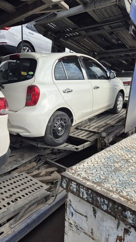 Nissan March-13