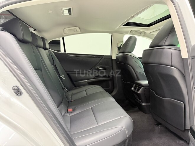 Lexus ES 300h-13