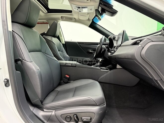 Lexus ES 300h-11