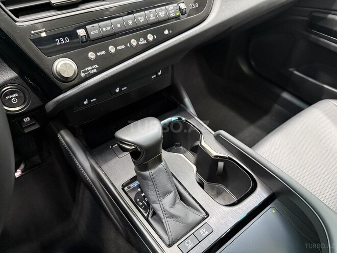 Lexus ES 300h-14