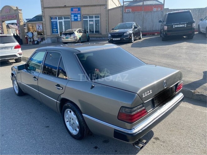 Mercedes E 220 1993, 369,852 km - 2.2 l - Şirvan