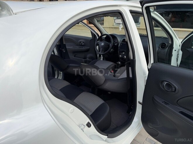 Nissan March-11