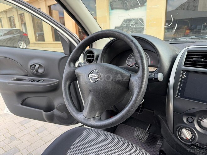 Nissan March-9