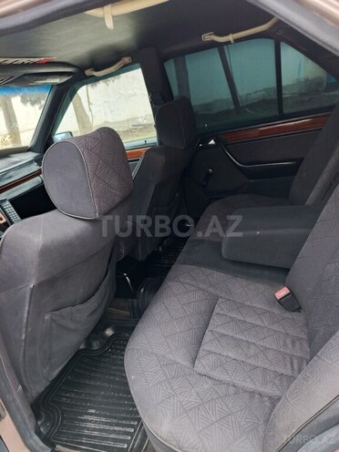 Mercedes E 250 1993, 339,000 km - 2.5 l - Bakı
