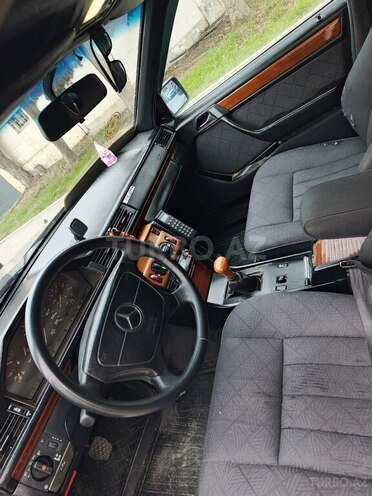 Mercedes E 250 1993, 339,000 km - 2.5 l - Bakı