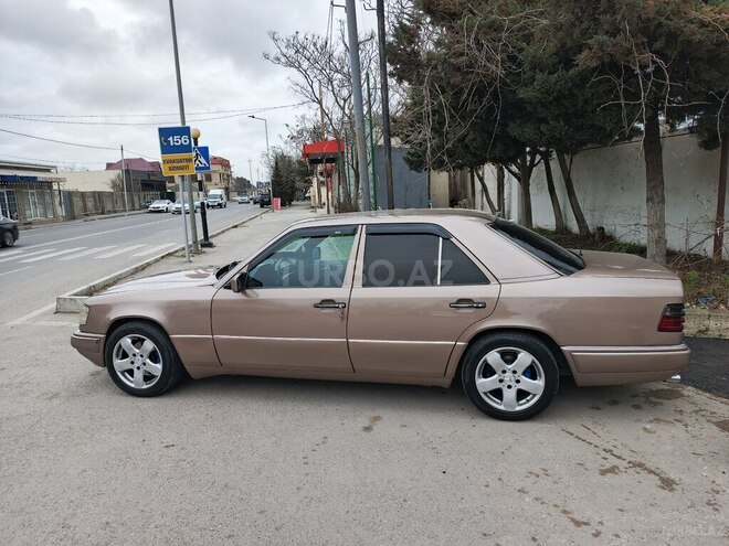Mercedes E 250 1993, 339,000 km - 2.5 l - Bakı