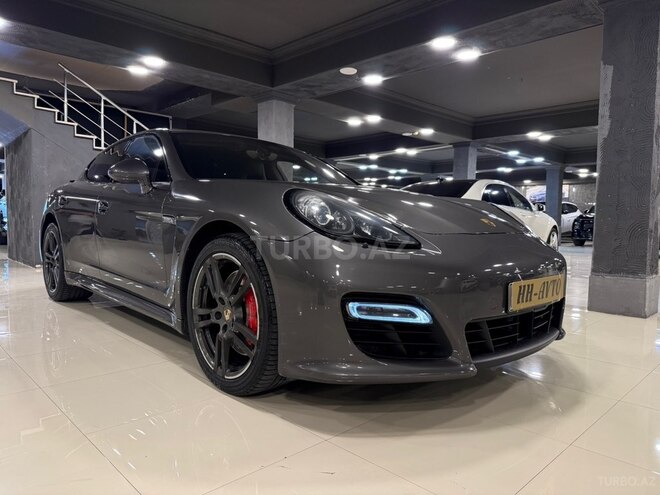 Porsche Panamera GTS-4