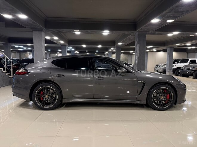 Porsche Panamera GTS-5