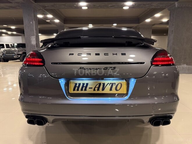 Porsche Panamera GTS-7
