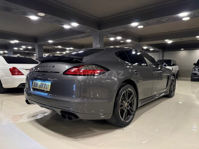 Porsche Panamera GTS-9