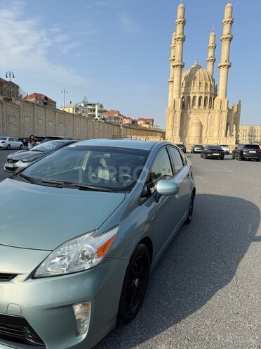 Toyota Prius 2015, 300,000 km - 1.8 л - Bakı