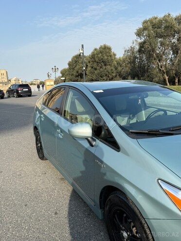 Toyota Prius 2015, 300,000 km - 1.8 л - Bakı
