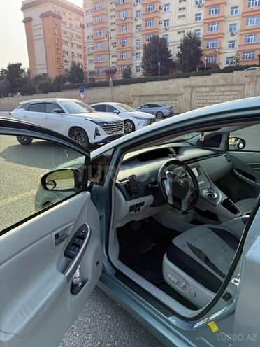 Toyota Prius 2015, 300,000 km - 1.8 л - Bakı