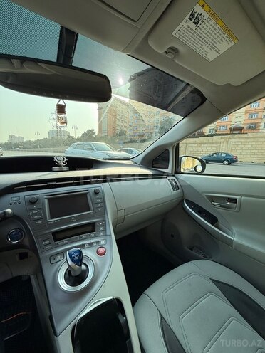 Toyota Prius 2015, 300,000 km - 1.8 л - Bakı