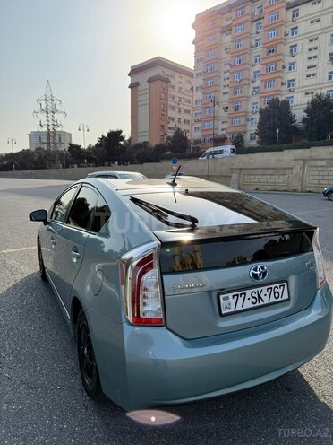 Toyota Prius 2015, 300,000 km - 1.8 л - Bakı