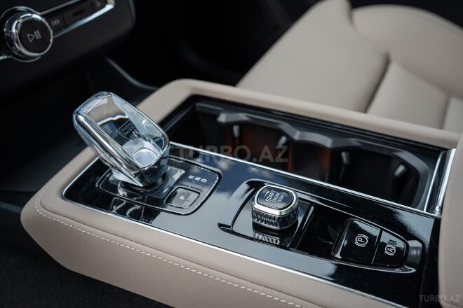 Volvo XC90-11