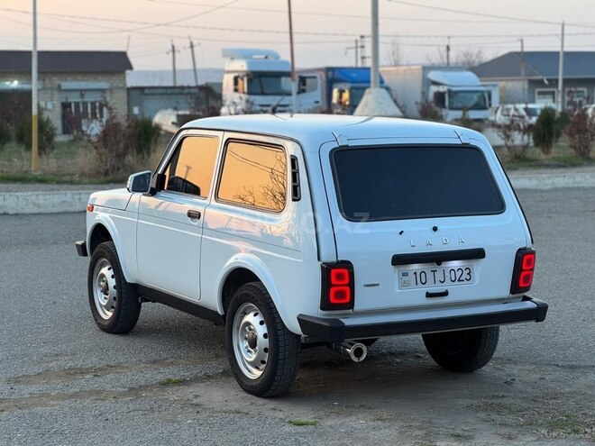 LADA (VAZ) Niva-9