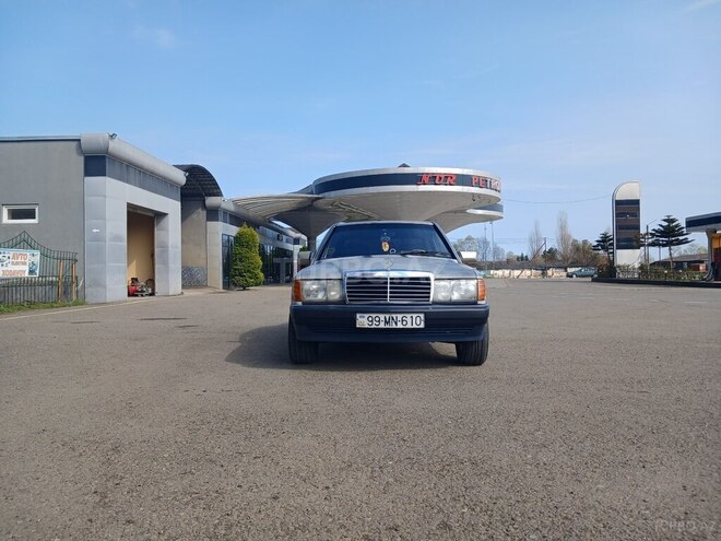 Mercedes 190-1