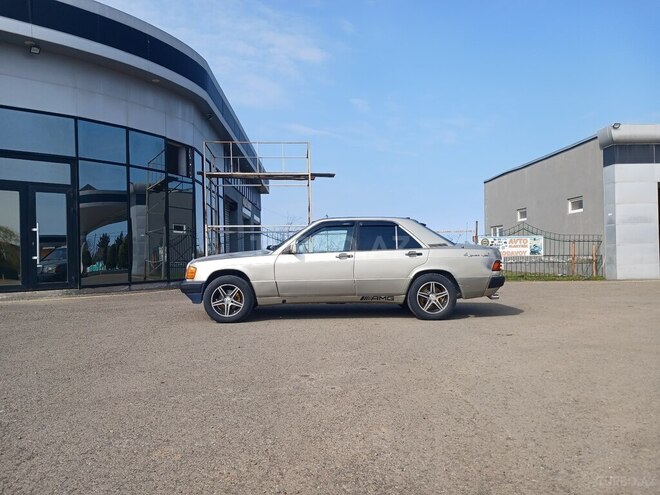 Mercedes 190-4