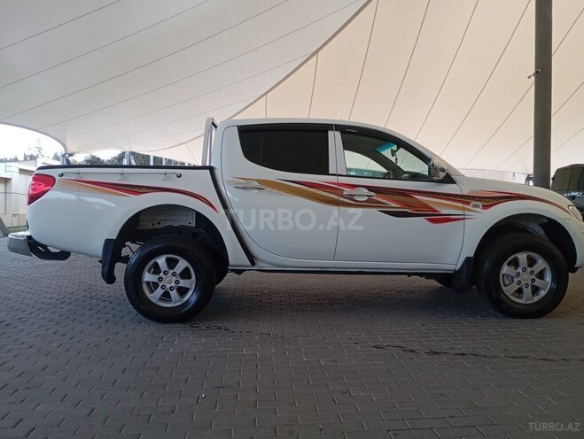 Mitsubishi L200 2012, 215,000 km - 2.5 л - Bakı