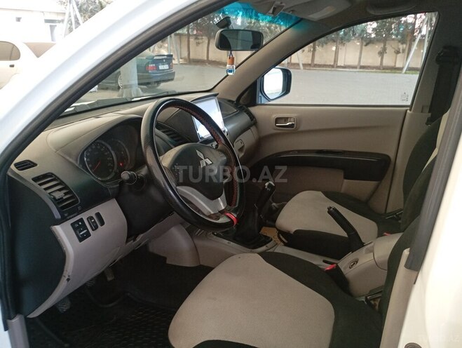 Mitsubishi L200 2012, 215,000 km - 2.5 л - Bakı