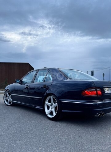 Mercedes E 240-4